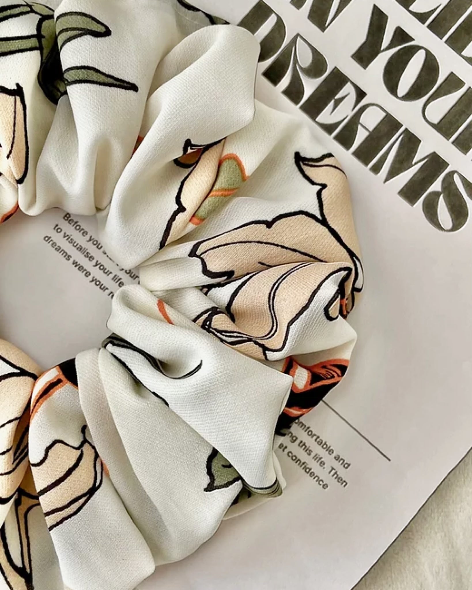 SCARLET OVERSIZED SCRUNCHIE
