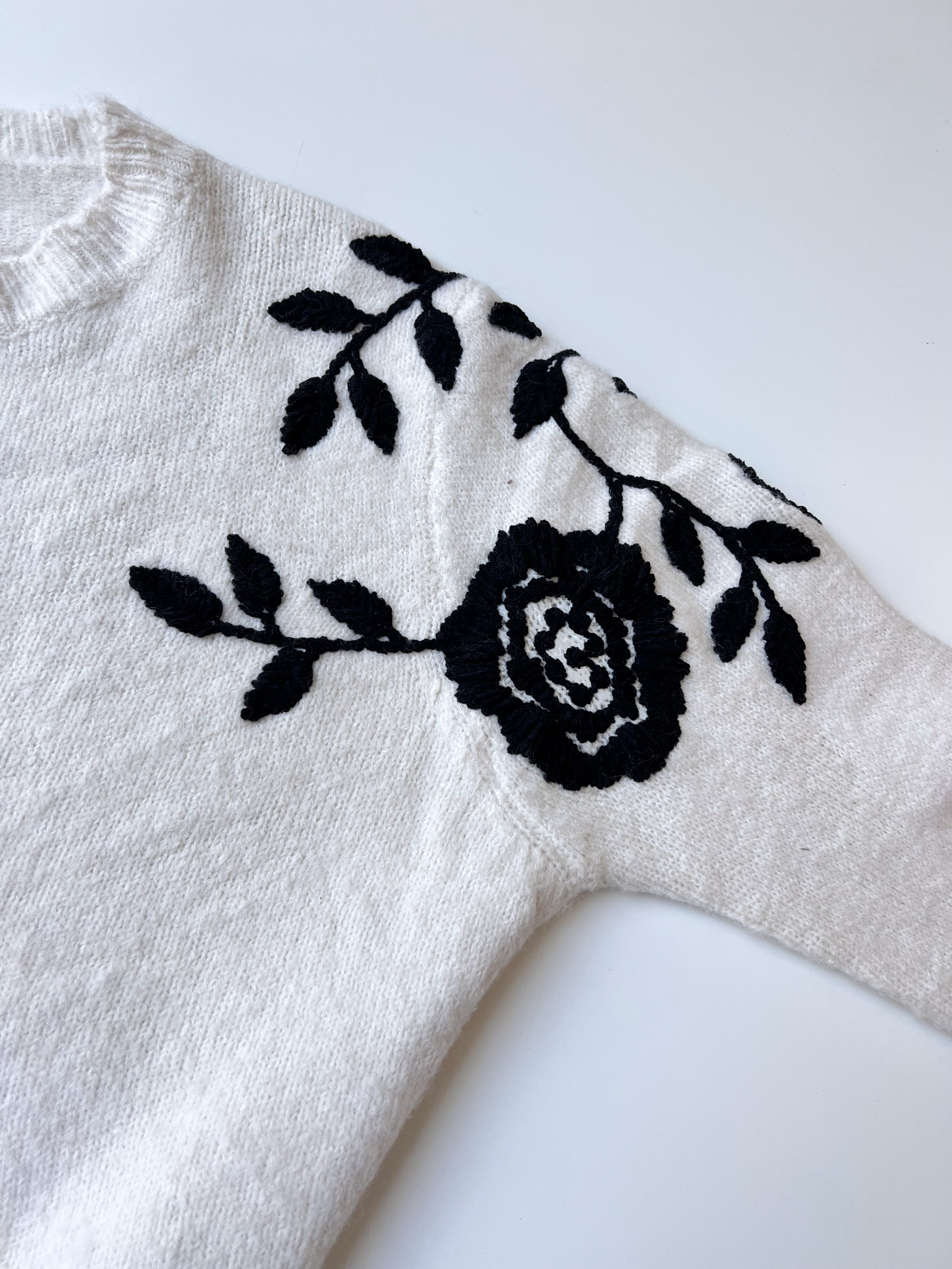 MILEN πουλόβερ με κέντημα