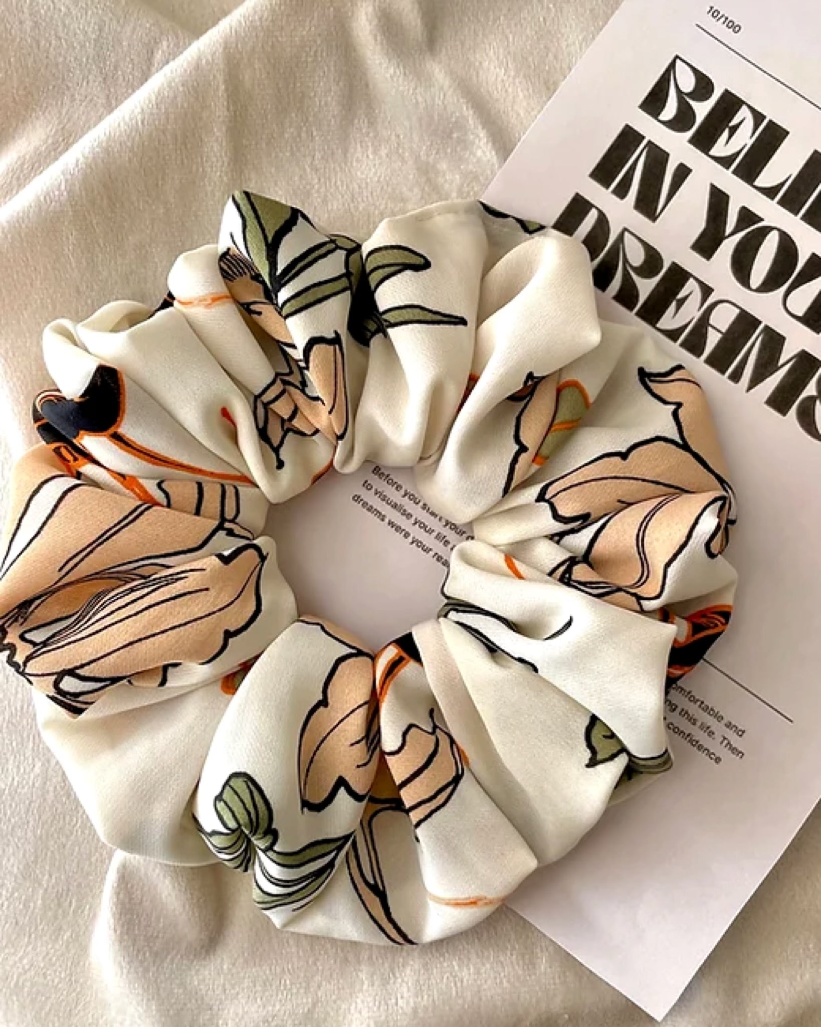 SCARLET OVERSIZED SCRUNCHIE